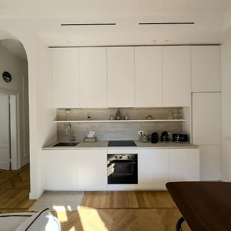 Design & Comfort In Porta Romana Apartment Milan