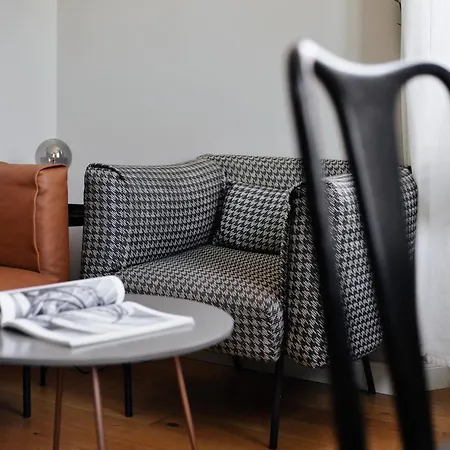 Hostmate - - Zara 61 *