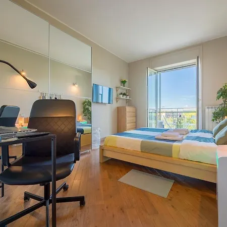 Bright & Cozy 2 Bedroom Flat 50m From M4 Stop Lejlighed Milano