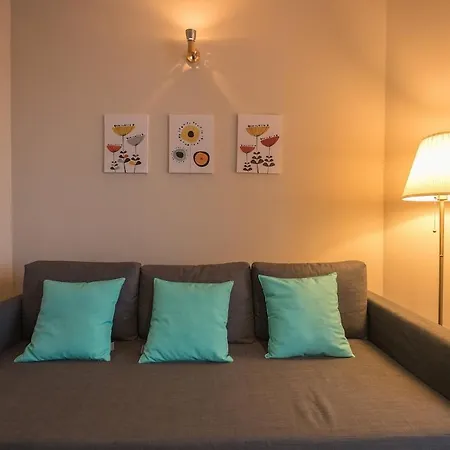 Bright & Cozy 2 Bedroom Flat 50m From M4 Stop Lejlighed