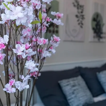 Apartman Bright & Cozy 2 Bedroom Flat 50m From M4 Stop