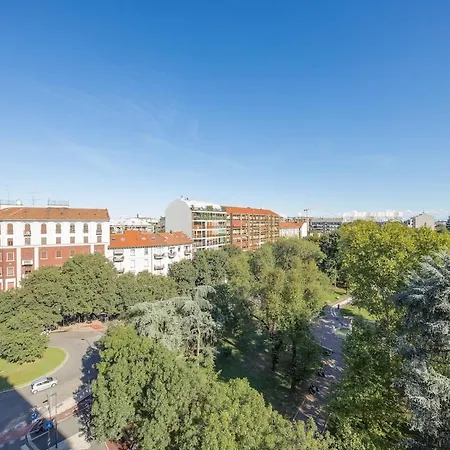 Bright & Cozy 2 Bedroom Flat 50m From M4 Stop Milánó