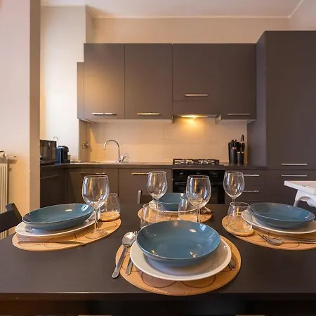 Bright & Cozy 2 Bedroom Flat 50m From M4 Stop Lejlighed *
