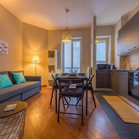 Bright & Cozy 2 Bedroom Flat 50m From M4 Stop Milano
