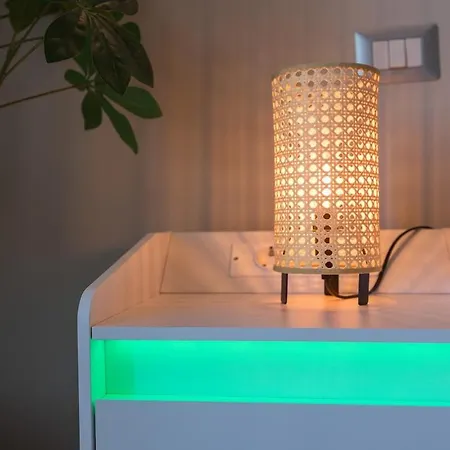 Bright & Cozy 2 Bedroom Flat 50m From M4 Stop Apartman *