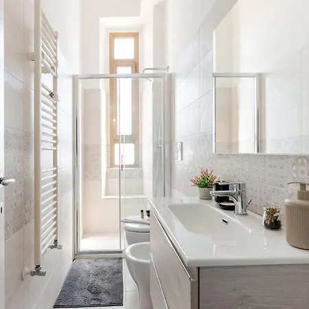 Tom&mary 5 Min Metro ميلان