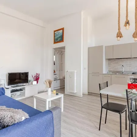 Tom&mary 5 Min Metro ميلان