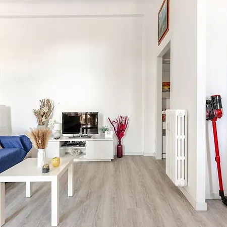 Tom&mary 5 Min Metro ميلان