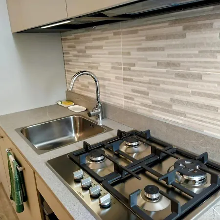 Tom&mary 5 Min Metro * ميلان