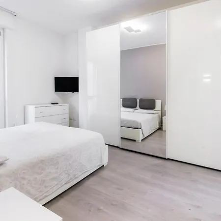 Just Urban Stays - Trilocale Con 2 Bagni E 2 Balconi - City Life E M5 Milão
