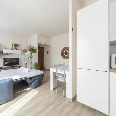 Stylish Porta Romana With Terrace Apartamento