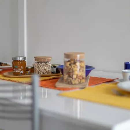 Stylish Porta Romana With Terrace Apartamento