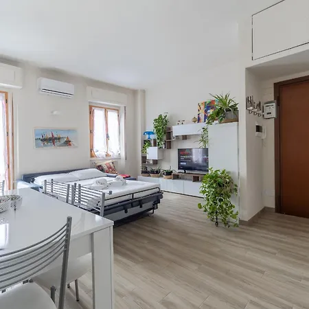 Stylish Porta Romana With Terrace Milão