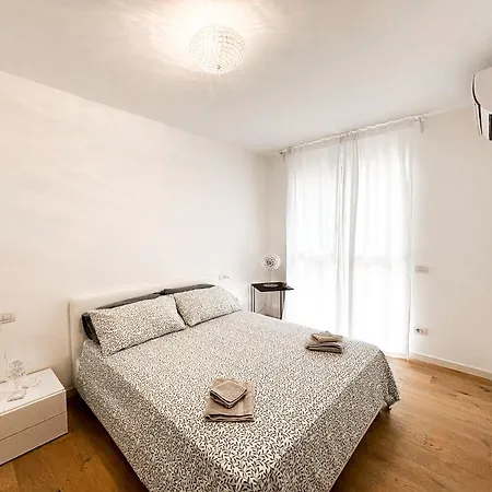 Con Terrazza Lägenhet *