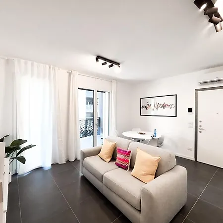 Con Terrazza Lägenhet *