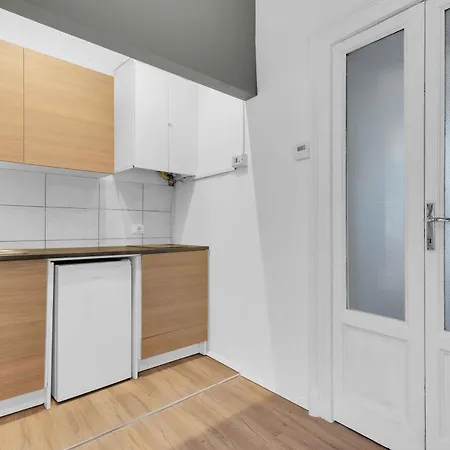 Alzaia Naviglio Grande 40 *