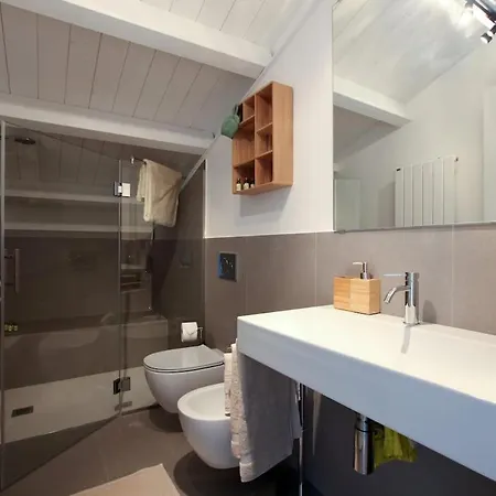 Newly Renovated Bright Penthouse Appartement *