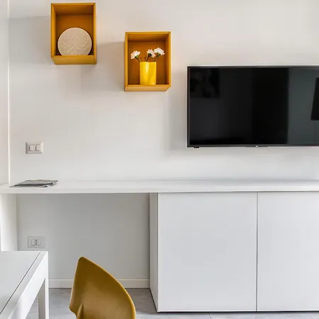 Hostmate - - Genesio -maciachini *