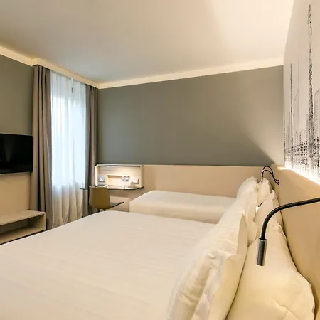 Szálloda 43 Station 3*