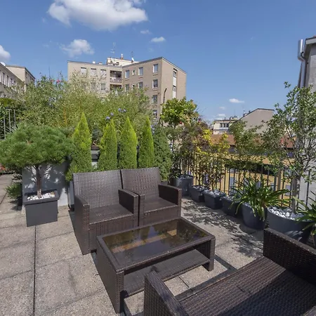 Апартаменты Bright & Chic 1bdr With Shared Rooftop Terrace In San Babila *
