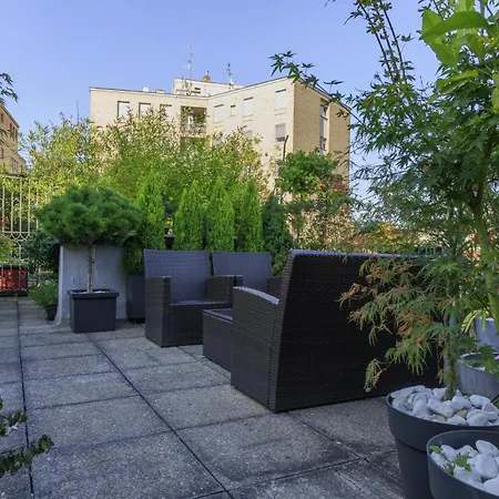 Апартаменты Bright & Chic 1bdr With Shared Rooftop Terrace In San Babila *