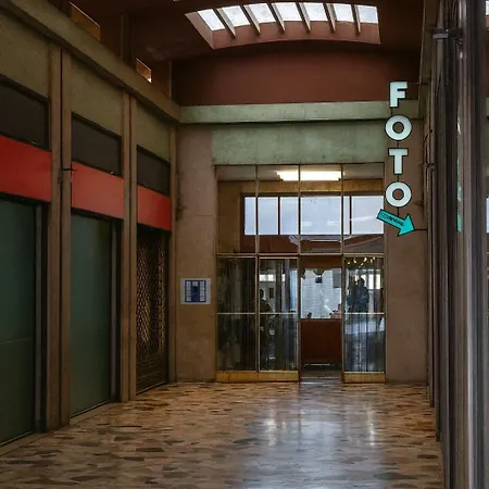 Apartment Beautiful Floral On Navigli