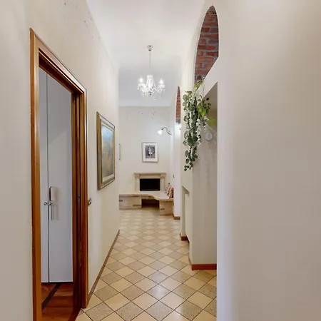 Wonderful Downtown Apartment-hd Netflix, King-size Bed, Two Minutes' Walk From Metro Daire Milano