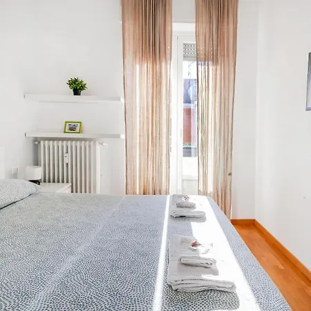 Da Vinci - With Balcony In Design District - Tortona Area