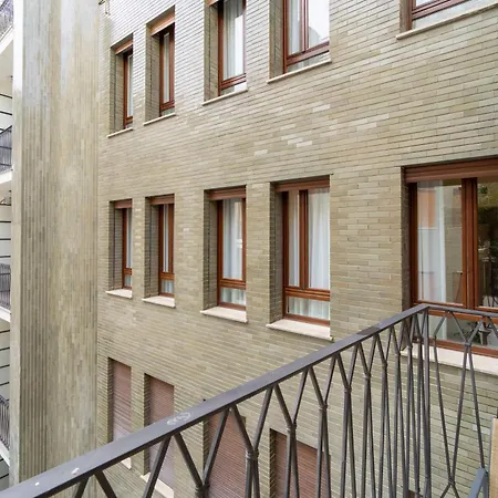 Manzoni 44 * Mailand