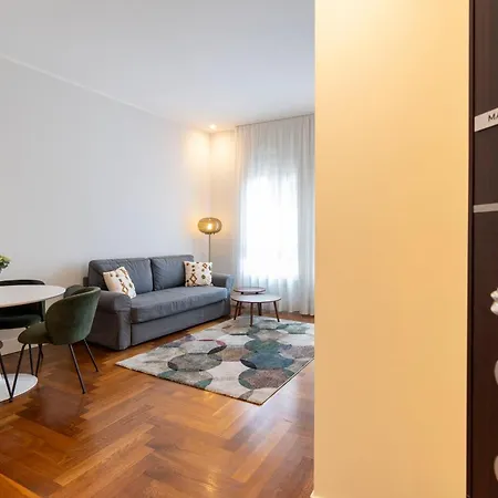 Manzoni 44 Apartment *