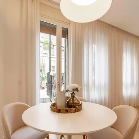 Manzoni 44 Apartment *