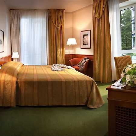 Отель Cavour 4*