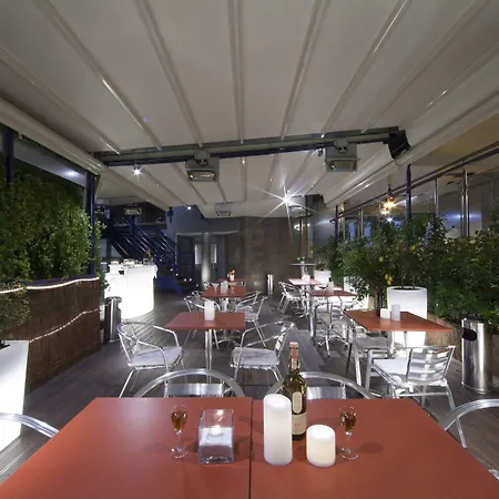 Urban Hive מלון 4*