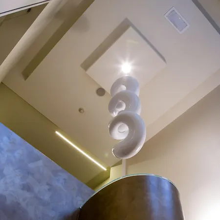 Western Madison Отель 4*