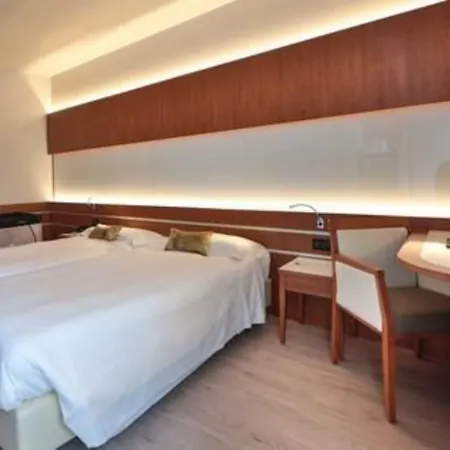 Отель Western Madison