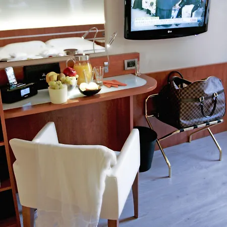 Отель Western Madison 4*