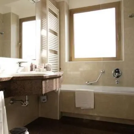 Western Madison 4* Милан