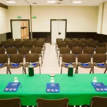 Western Madison Отель Милан