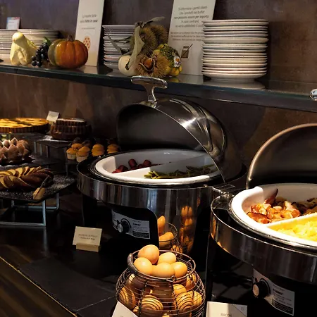 Western Madison Отель