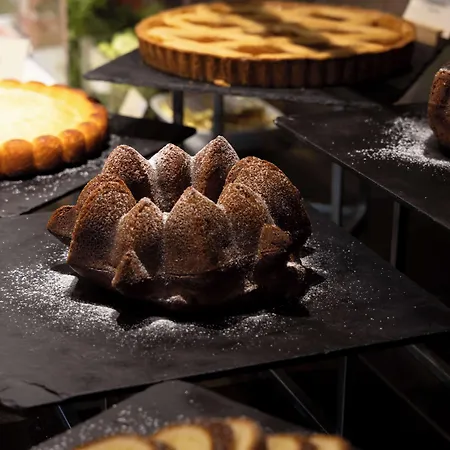 Отель Western Madison 4*