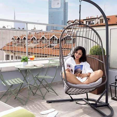 Western Madison Милан