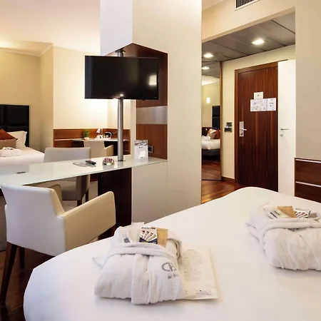 Western Madison Отель 4*