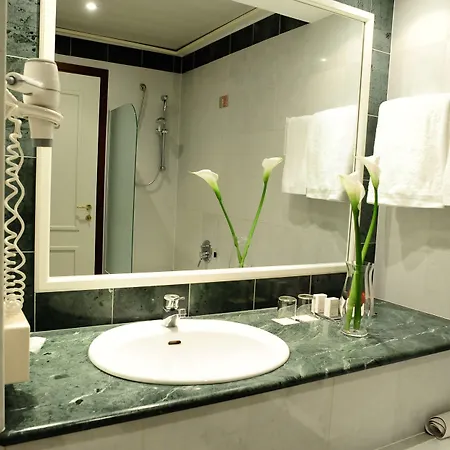 Hotel Leonardo Center 4*