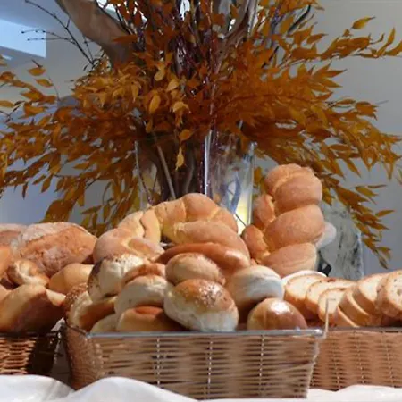 Blaise & Francis ميلان