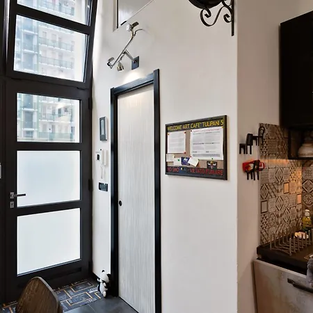 Art Cafe Tulipani Lägenhet *