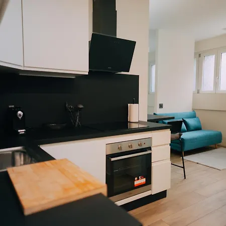 Apartment Carlo - 15 Min From Duomo