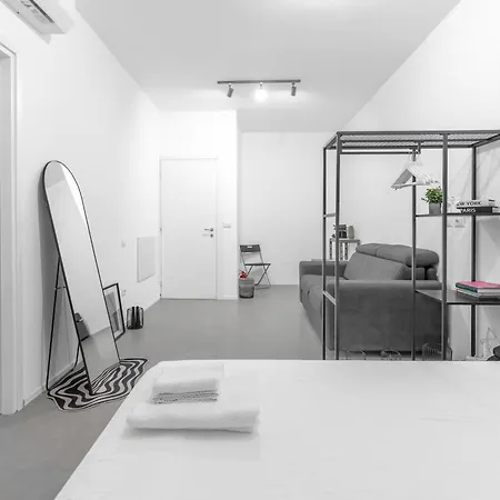 12 -modern Room, Station 10 Min From The Center Milano