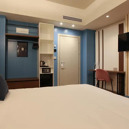 The Floor 3* Милан