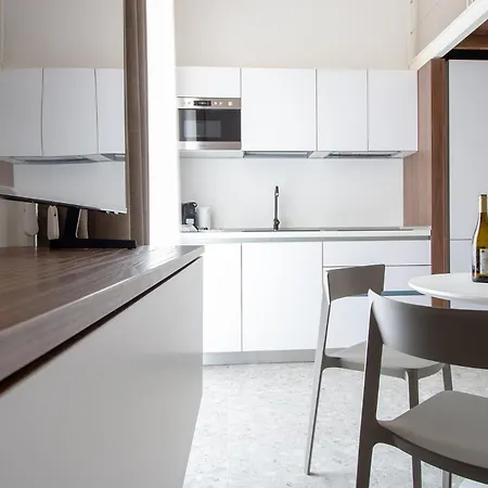 The Vertical House - Elegant Refuge On Two Floors דירה מילאנו
