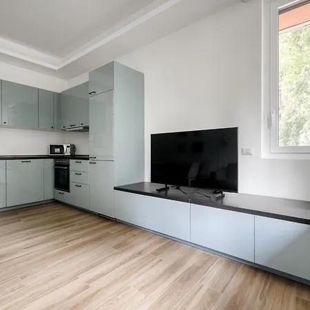 Joivy Stylish 2-bedroom Flat Near Citylife District Apartment *